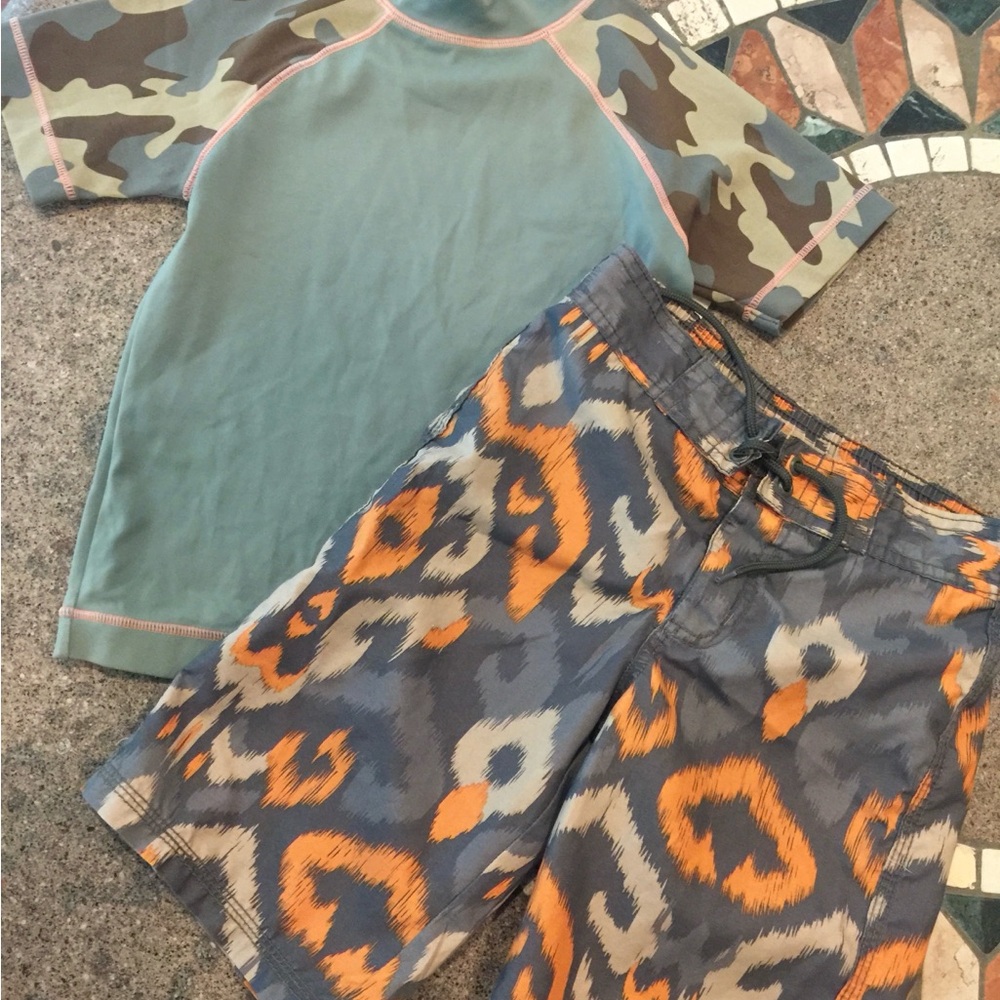Boys Camo Swim Trunks & Rash Guard Swim Shirt sz 5